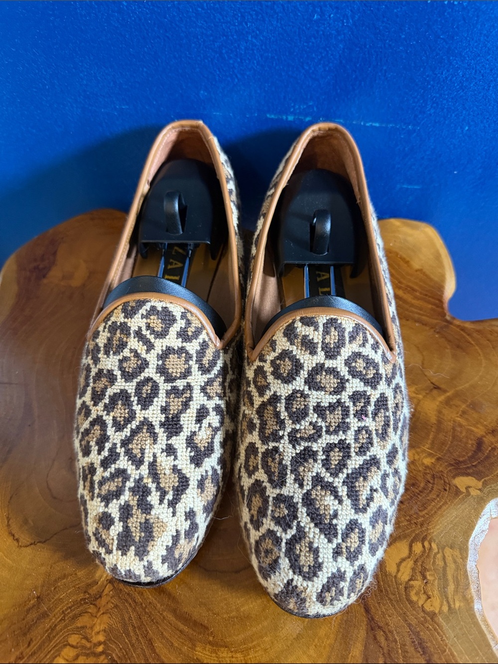 Women’s Zalo Leopard Pattern Needlepoint Slip-On Loafers in Brown and Tan Sz 7N
